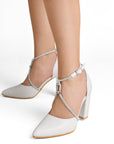 Zapatilla Beige/Plata Mujer Tacones Punta Fina Tiras Cruzadas Brillosas 3402909