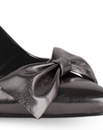 Zapatilla Gris Elegante con Moño Tacón Estilizado con Punta Fina 4040830