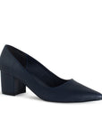 Vista diagonal de zapatilla azul marino para mujer tipo stiletto con tacón bajo de 5cm