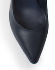 Vista de material cabra sintetico en zapatilla tipo stiletto para mujer en color azul marino