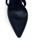 Detalle de material cabra sintetico de zapatilla azul marino para mujer