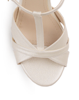 Vista del material sintetico de zapatilla para mujer beige