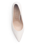 Vista superior de zapatilla para mujer tipo stiletto color beige
