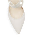 Detalle de material cabra sintetico de zapatilla beige para mujer