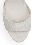 Vista de material sintético en zapatilla beige con pulsera y tacón 13cm para mujer