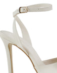 Vista a detalle de tacón delgado 11cm en zapatilla beige para mujer puntal con moño
