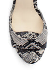 Vista de material sintético en zapatilla beige con negro con pulsera y tacón 13cm para mujer