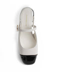 vista superior de zapatillas beige con negro para mujer con pulsera