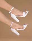 Zapatillas blancas para mujer de tacón medio 10cm con pulsera