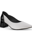 vista diagonal de zapatillas para dama con tacón medio