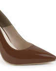 Vista a detalle de zapatilla puntal tipo stiletto para mujer cafe