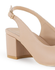 Vista a detalle de zapatilla para mujer destalonada en color maquillaje