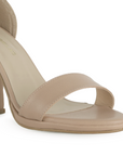 Vista de material cabra sintetico que destaca en zapatilla para mujer