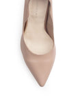 Vista de material cabra sintético en zapatilla para mujer con tacón de 10cm en color maquillaje