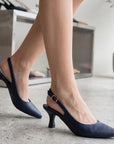 zapatillas azul marino stiletto clásicas con talón descubierto y tacón medio de 7cm