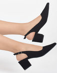 Zapatillas negras en acabado buck para mujer con tacón bajo 6cm destalonadas
