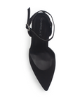 Vista superior de zapatilla negra en acabado buck con pulsera para mujer puntal