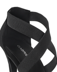 Vista a detalle de tiras cruzadas elasticas en zapatilla para mujer color negro buck
