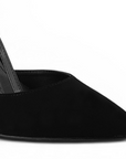 detalle de material buck de zapatillas negras para mujer