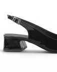 vista trasera de las zapatillas negras de charol para dama con tacón bajo de 7cm
