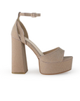 Vista lateral de zapatilla oro brilloso para mujer con pulsera y tacón alto 13cm