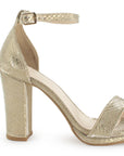 Vista trasera de zapatilla para mujer color oro con pulsera y tacón medio de 10cm
