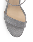 Vista del material sintético de zapatilla plata para mujer