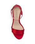 Vista superior de zapatilla color rojo con tacon alto para mujer