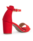 Vista trasera de tacón bajo 7cm en zapatilla roja para mujer con pulsera