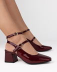 Zapatillas vino con doble hebilla y tacón bajo de 5cm para mujer