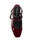 Vista superior de zapatilla con doble hebilla para mujer color vino