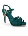 Vista diagonal de zapatilla verde para mujer con tiras cruzadas y tacon