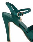 Vista trasera de zapatilla verde para mujer con tacon medio y tiras