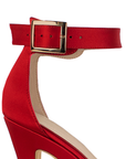 Vista de hebilla cuadrada de zapatilla para mujer color rojo