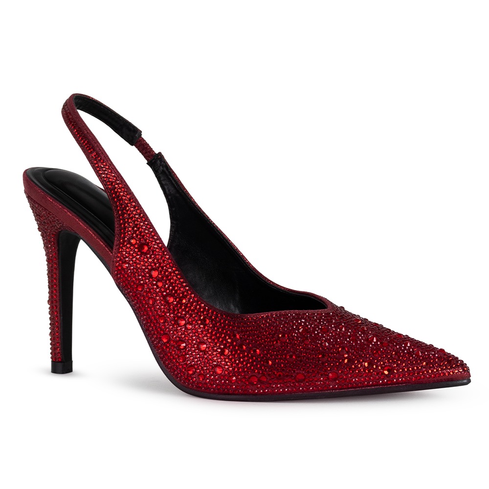 Vista diagonal de la zapatilla roja tipo stiletto con talón descubierto, pedrería brillante y tacón medio 10cm para dama 