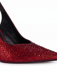 Detalle del material sintético de la zapatilla roja tipo stiletto con pedrería y tacón medio 10cm para dama   