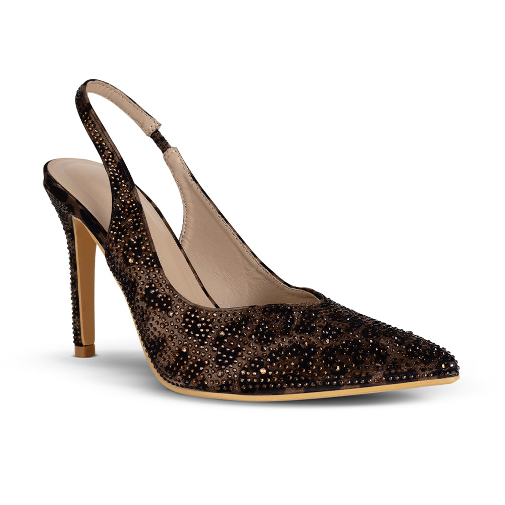 Vista diagonal de la zapatilla café estampada animal print tipo stiletto con talón descubierto, pedrería brillante y tacón medio 10cm para dama 