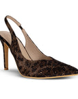 Vista diagonal de la zapatilla café estampada animal print tipo stiletto con talón descubierto, pedrería brillante y tacón medio 10cm para dama 