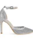Vista lateral de la zapatilla plateada tipo stiletto con pedrería pulsera ajustable al tobillo y tacón medio 10 cm 