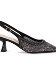 Vista lateral en la zapatilla negra de fiesta con pedrería brillante, punta fina y tacón bajo 4cm para dama