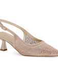 Vista diagonal en la zapatilla oro rosa brillante con pedrería y punta fina para dama 