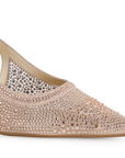 Detalle del material sintético en la zapatilla oro rosa de fiesta para dama con tacón bajo 4cm  