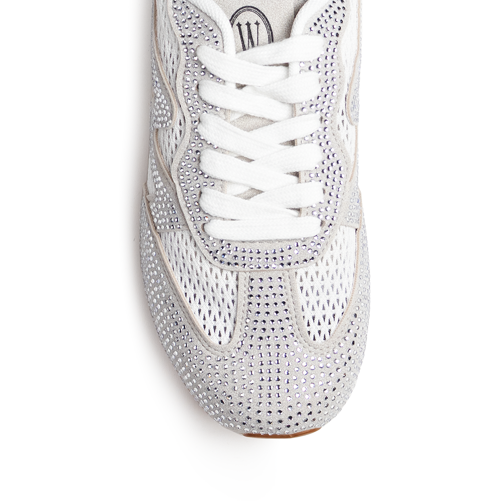 Vista superior en tenis blanco/gris con pedreria decorativa y punta redonda de suela baja antiderrapante para dama 