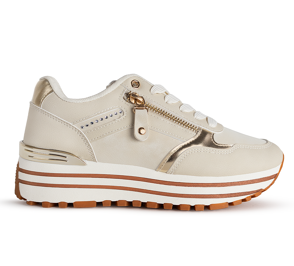 Vista lateral en tenis beige para dama con suela antiderrapante y plataforma baja 5cm 