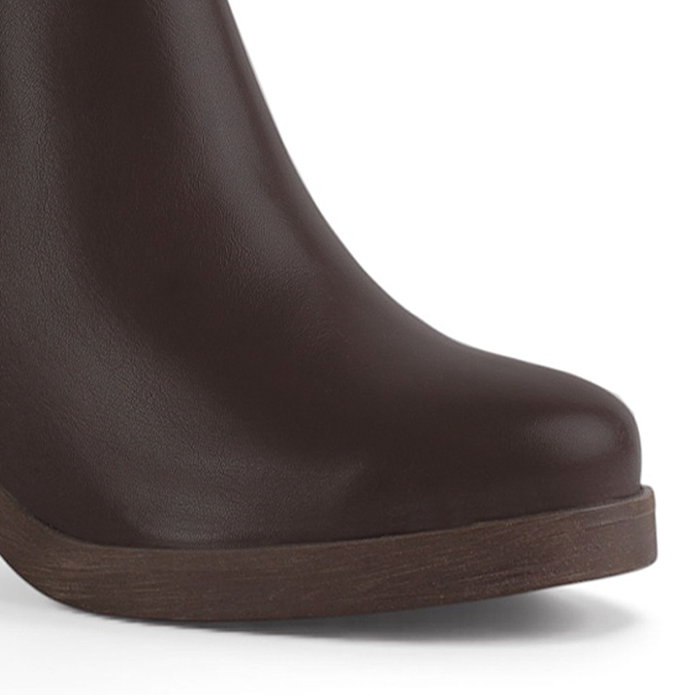 Botines cafés con elástico lateral y tacón grueso | Mod.1710638