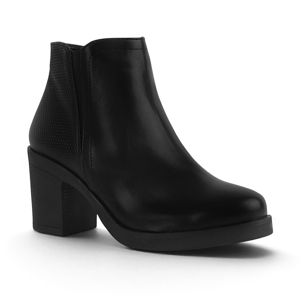 Vista diagonal de botín negro con elástico lateral y tacón medio 8 cm para dama 