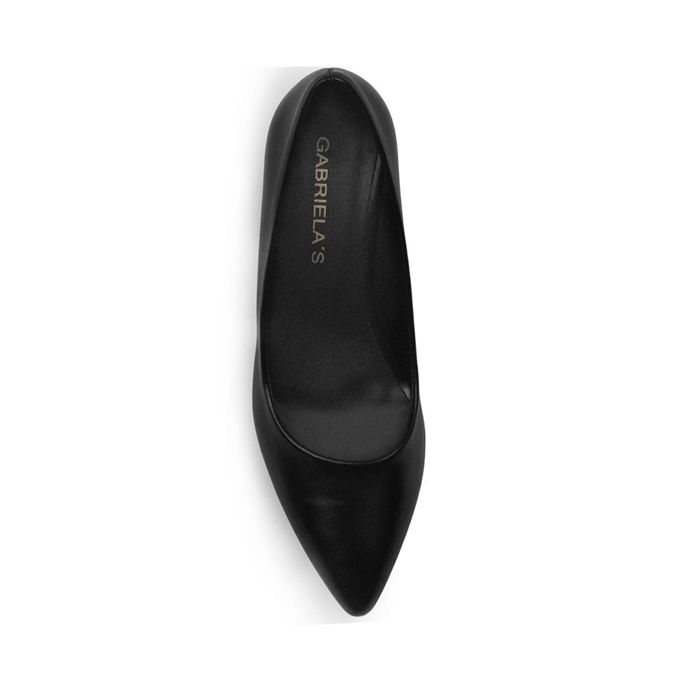 Vista superior de zapatilla negra para mujer con punta cerrada clásica 