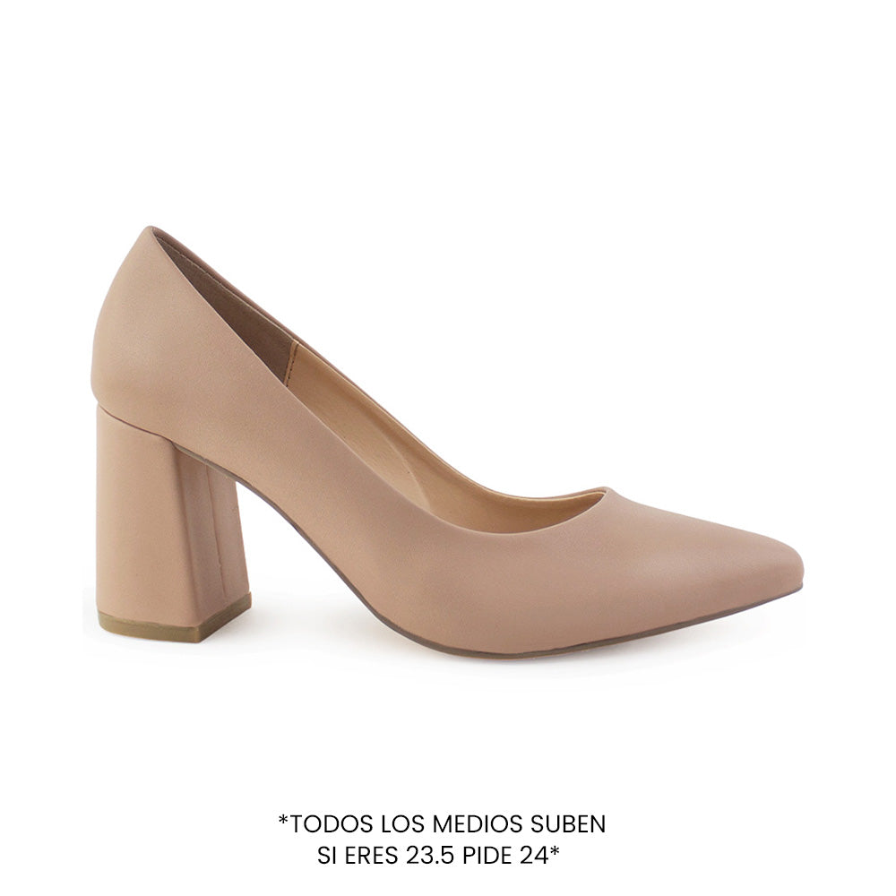 Vista lateral de zapatilla maquillaje para mujer con punta fina cerrada y tacón ancho de 7cm