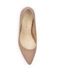 Vista superior de zapatilla maquillaje para mujer con punta cerrada clásica 