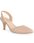 Vista diagonal de las zapatilla nude destalonada para mujer con tacón medio 8cm y punta fina